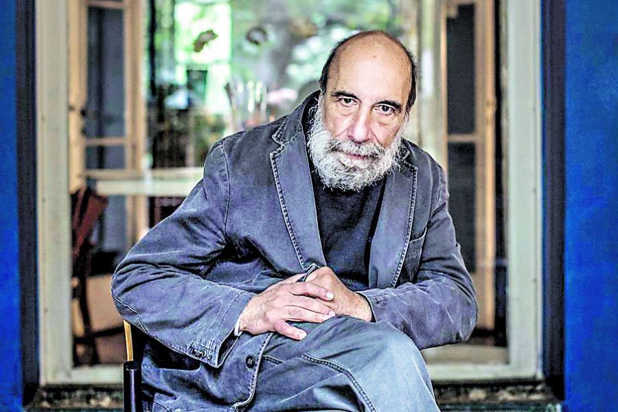 <b>Raúl Zurita gana premio Reina Sofía de Poesía Iberoamericana</b>